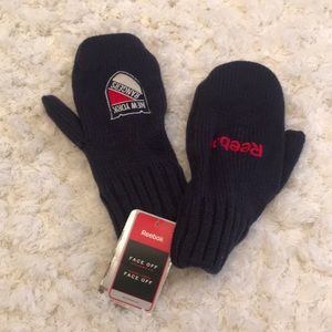 NWT NHL rangers mittens